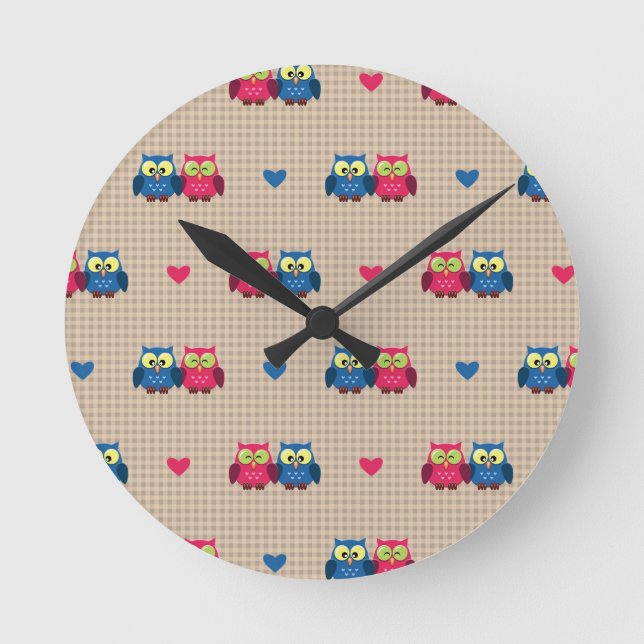 Checked pattern with love owls round clock (Front)