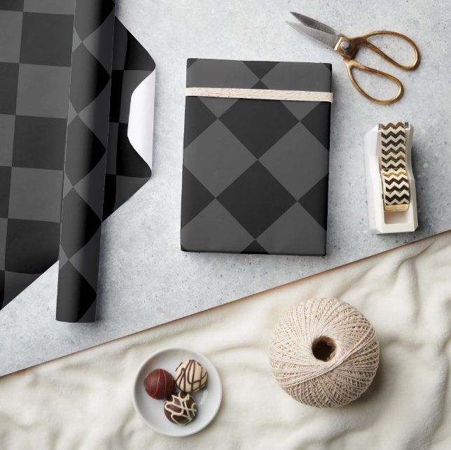 Checkmate Elegance Wrapping Paper (Crafts)