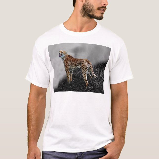 Cheetah on guard T-Shirt (Front)