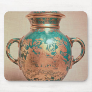 Chelsea vase and lid with gilt chinoiserie mouse pad