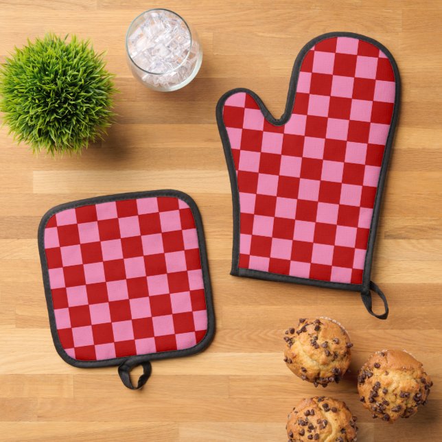 Chequered Red and Hot Pink  Oven Mitt & Pot Holder Set (Top Down)