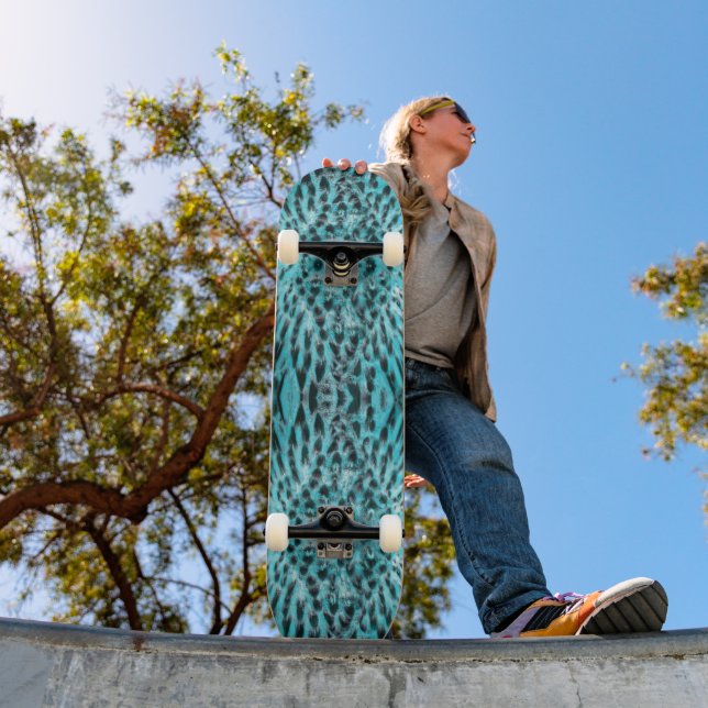Chic animal print in blue - feather design skateboard (Outdoor 1)