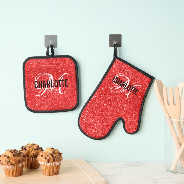 Chic red glitter script monogram name oven mitt & pot holder set (Insitu(Hanging))
