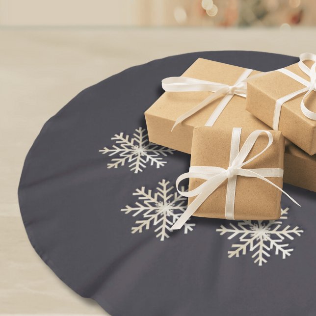 Chic Snowflake Christmas Tree Skirt (Creator Uploaded)