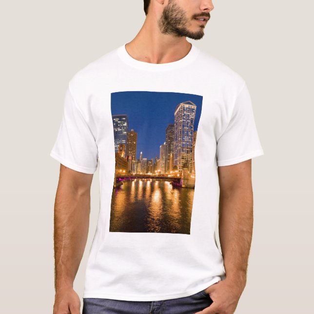 Chicago, Illinois, Skyline and Chicago River at T-Shirt (Front)
