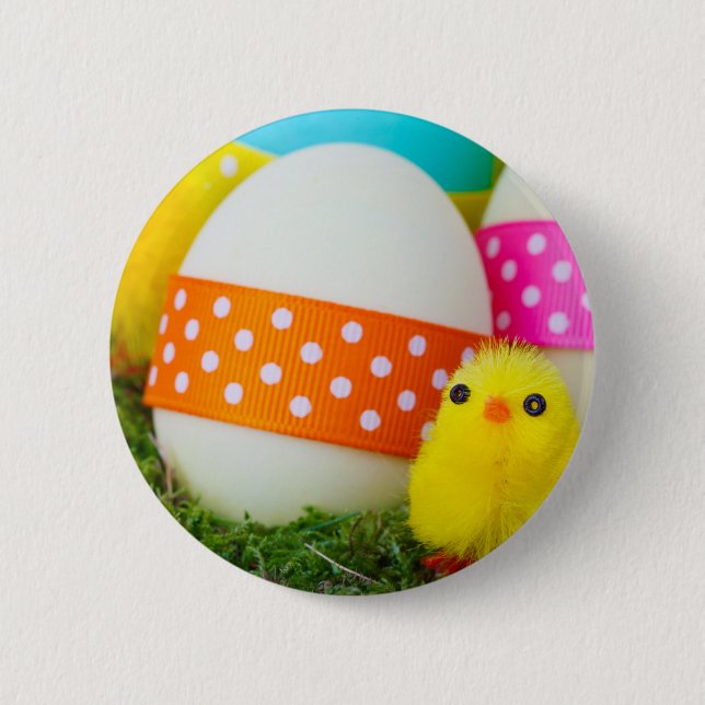 chick easter egg hunt 6 cm round badge (Front)