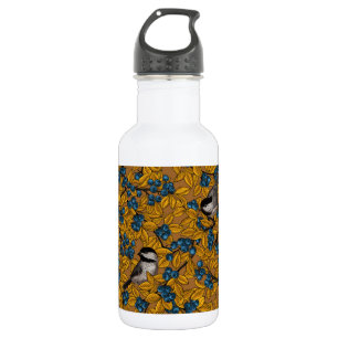 Chickadee birds on blueberry branches 532 ml water bottle