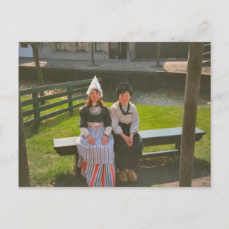 Children in Dutch national costume Postcard