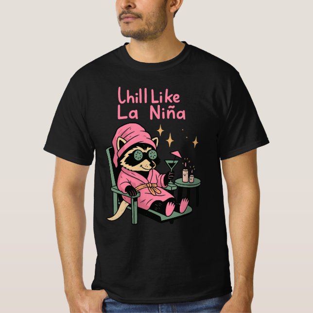 Chill Like La Niña Racoon | Funny Relaxed Animal T-Shirt (Front)