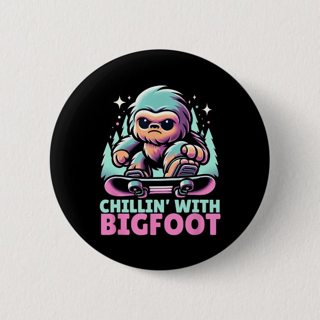 Chillin’ With Bigfoot Alpine Winter Sports Snowboa 6 Cm Round Badge (Front)