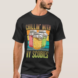 Chillin' With My Scobies Lover Scoby Pun Funny Kom T-Shirt