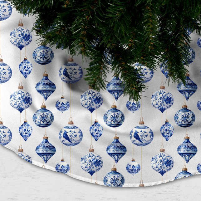Chinoiserie Blue Baubles Christmas Tree Skirt (Chinoiserie Baubles Christmas Tree Skirt)