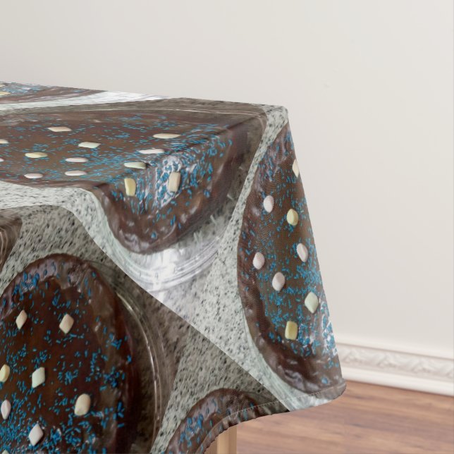 Chocolate cake tablecloth (In Situ)