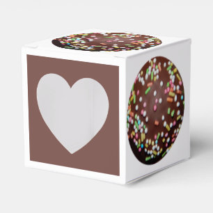 Chocolate cake with sprinkles favour box