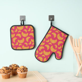 chocolate oven mitt & pot holder set