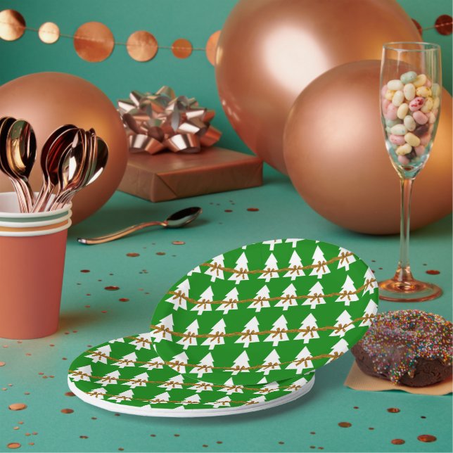 Christmas Paper Plates, Merry Christmas GreenTrees Plate (Multi)
