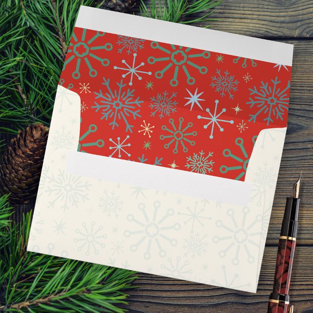 Christmas Retro Snowflakes Pattern Red and Cream Envelope (Creator Uploaded)