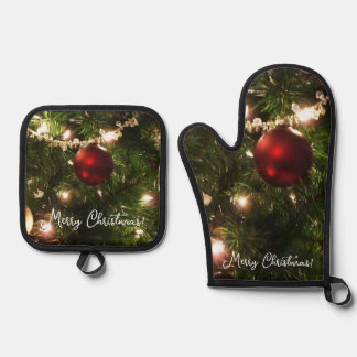 Christmas Tree I Holiday Pretty Green and Red Oven Mitt & Pot Holder Set