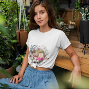 Christmas wreath, white flowers, red berries photo T-Shirt