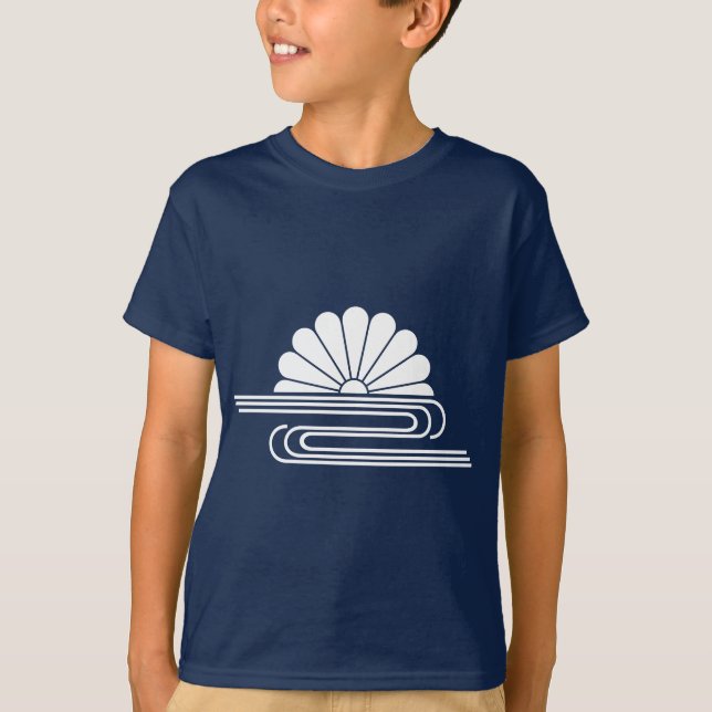 Chrysanthemum with water T-Shirt (Front)