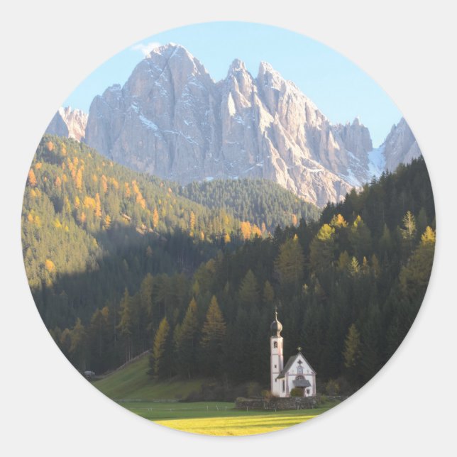 Church with Dolomites background round sticker (Front)