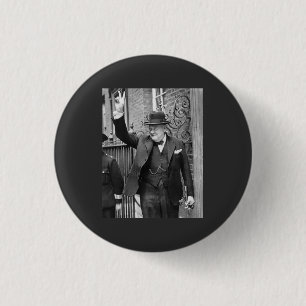 CHURCHILL V SIGN. 3 CM ROUND BADGE