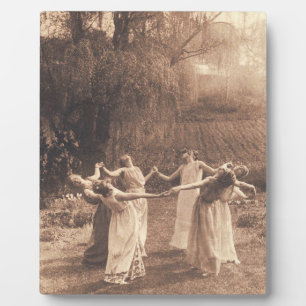Circle Of Witches Vintage Women Dancing Plaque