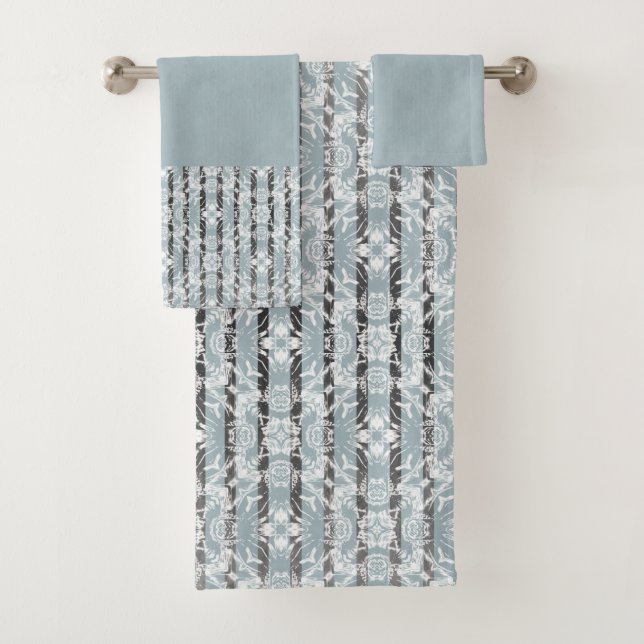 Circle Tiles & Stripes Pattern Bath Towel Set (Insitu)