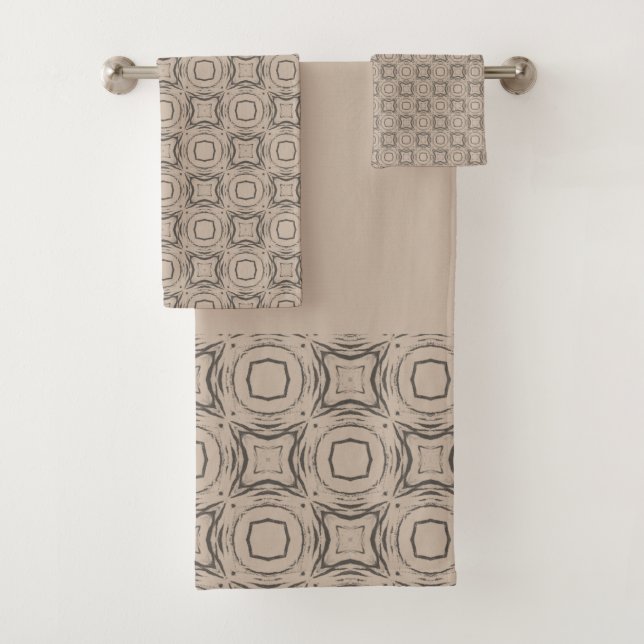 Circles and Diamonds in Bronze Pattern Bath Towel Set (Insitu)
