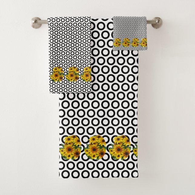 Circles With Clusters Of Black-Eyed Susans Bath Towel Set (Insitu)