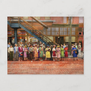 City - Chicago - Waiting for a street car 1940 Postcard