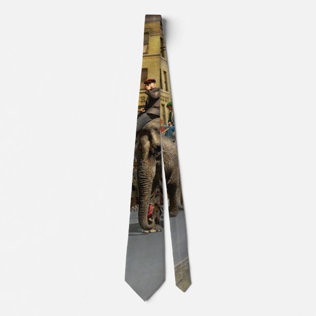 City - NY - The circus is coming to town 1920 Tie (Front)