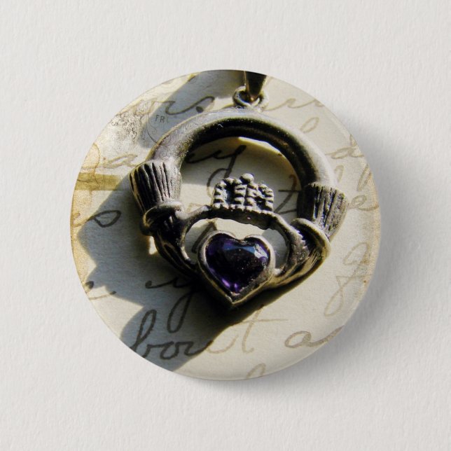 Claddagh 6 Cm Round Badge (Front)