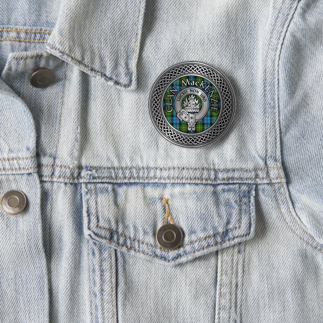 Clan MacKenzie Crest & Tartan Knot 6 Cm Round Badge (In Situ)