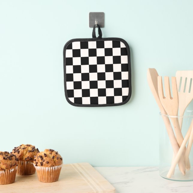 Classic Black and White Chequered Pattern Pot Holder (Insitu(Hanging))