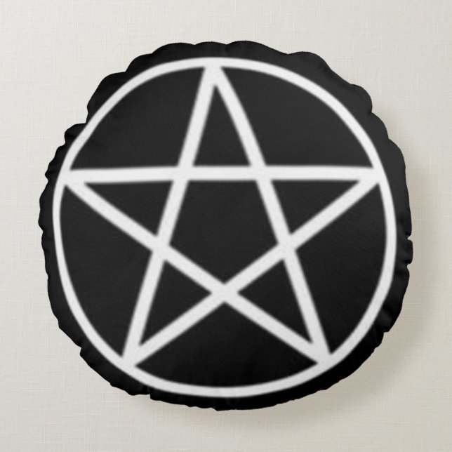 "Classic Black And White Wiccan Pentacle"  Round Cushion (Front)