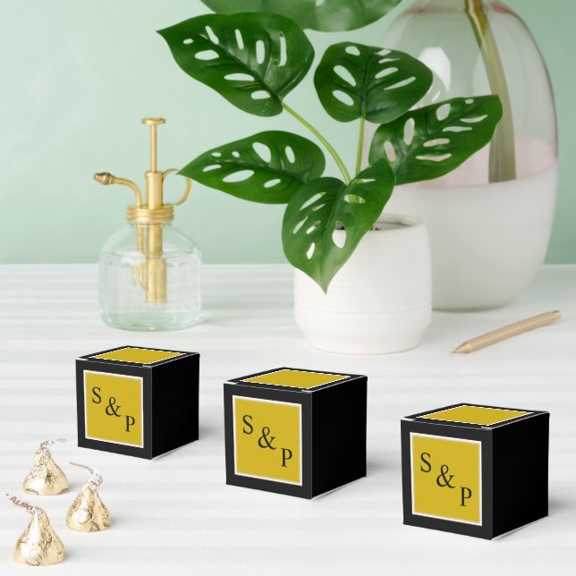  Classic Golden Bride & Groom Monogram Wedding Favour Box (Multiple)