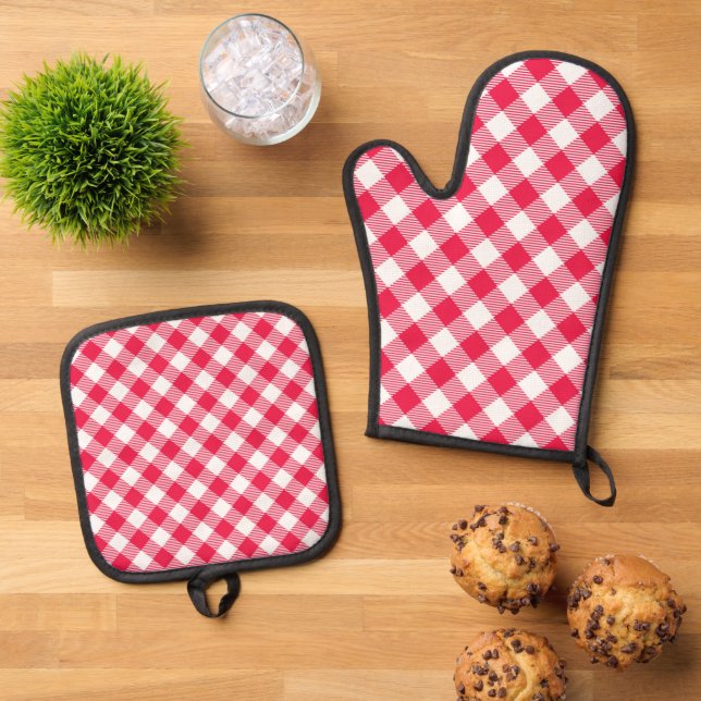 Classic Red Gingham Country Pattern Oven Mitt & Pot Holder Set (Top Down)