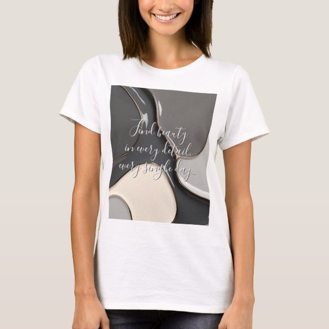 Classic t-shirt in stylish abstract graphic (Front)