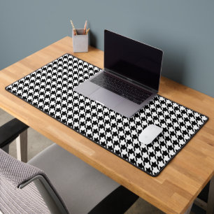 Classy Elegant Houndstooth Pattern Black And White Desk Mat
