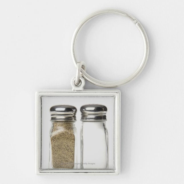 Close-up of a salt and a pepper shaker key ring (Front)