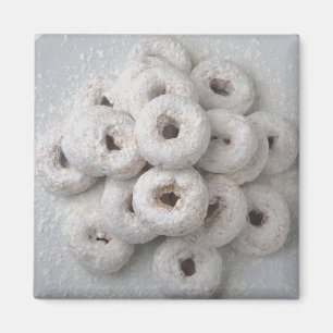 Close-up of powdered doughnuts in a plate magnet