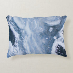 Closeup photography of gray geode decorative cushion