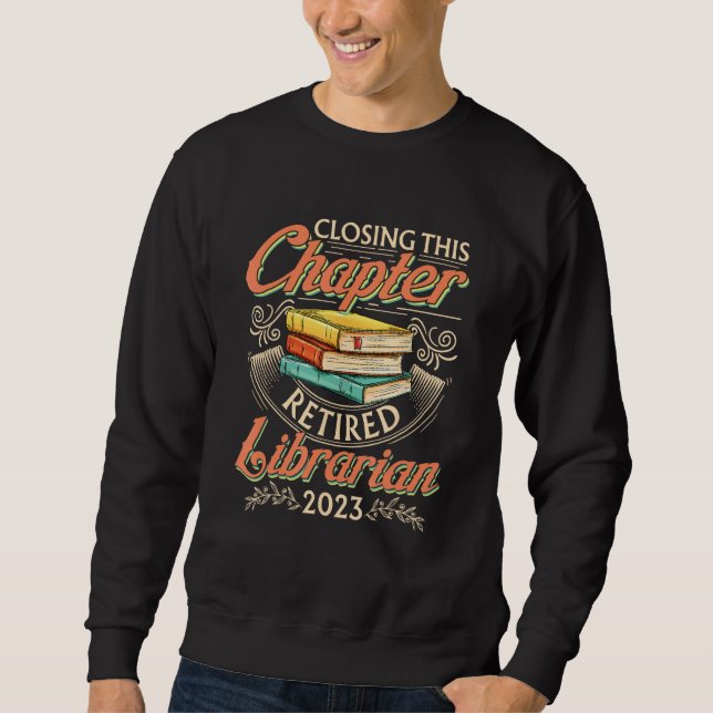 Closing This Chapter Retired Librarian 2023 Book R Sweatshirt (Front)