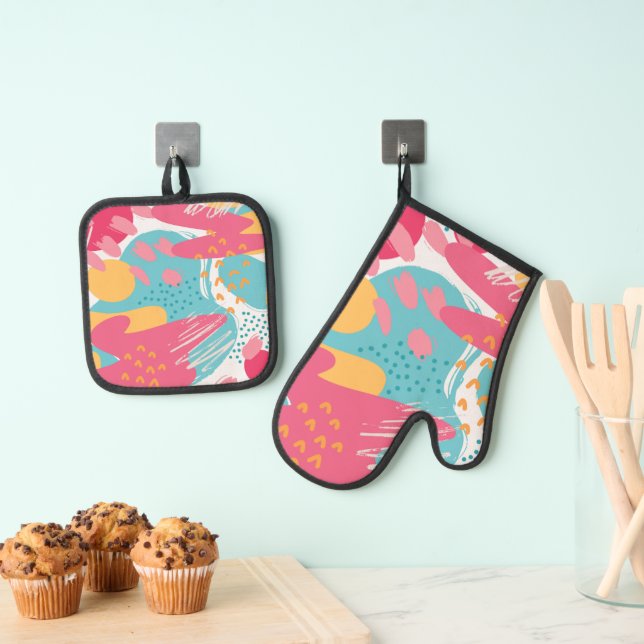 Colourful Abstract Oven Mitt & Pot Holder Set (Insitu(Hanging))