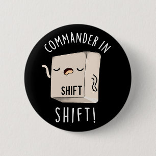 Commander In Shirt Funny Keyboard Pun Dark BG 6 Cm Round Badge