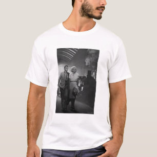 CON19BWD3 Saying Farewell.tif T-Shirt