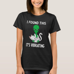 Confused Alien Finds Cute Purring Kitten T-Shirt