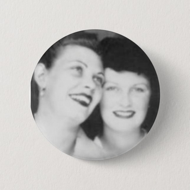 Connie & Nell 6 Cm Round Badge (Front)