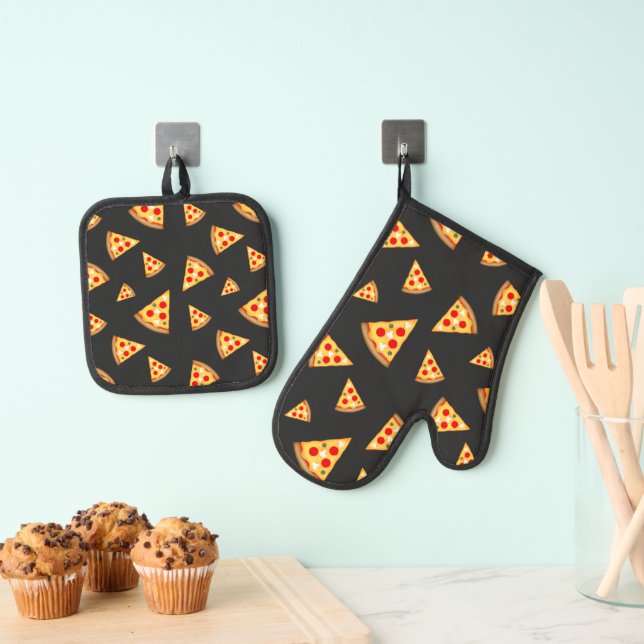Cool and fun pizza slices pattern dark grey oven mitt & pot holder set (Insitu(Hanging))